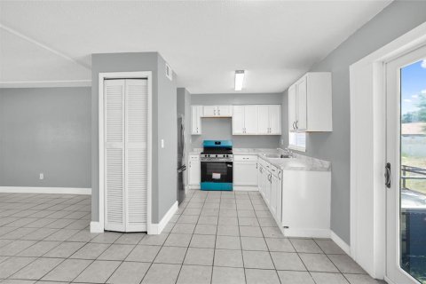 House in Orlando, Florida 3 bedrooms, 116.13 sq.m. № 2222753 - photo 11