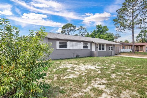 House in Orlando, Florida 3 bedrooms, 116.13 sq.m. № 2222753 - photo 2