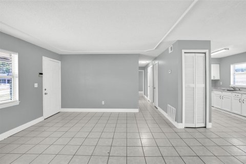 House in Orlando, Florida 3 bedrooms, 116.13 sq.m. № 2222753 - photo 5