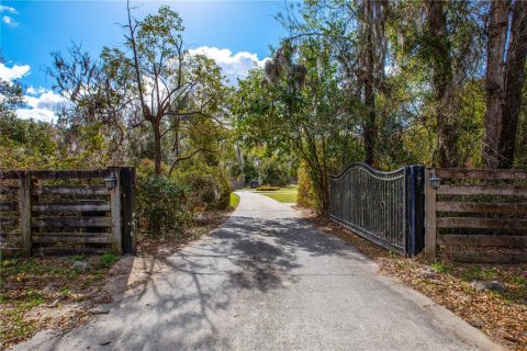 Villa ou maison à vendre à Archer, Floride: 4 chambres, 268.49 m2 № 2235736 - photo 3