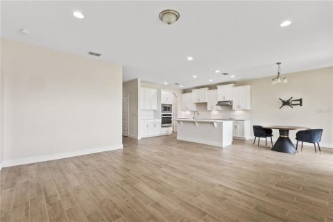House in Winter Garden, Florida 5 bedrooms, 299.8 sq.m. № 1771664 - photo 8