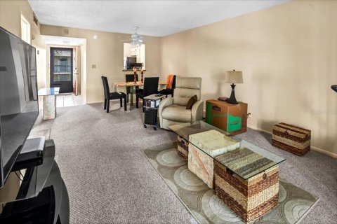 Condo in Largo, Florida, 1 bedroom  № 1812822 - photo 10