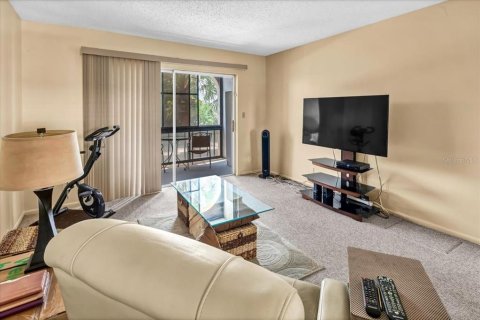 Condo in Largo, Florida, 1 bedroom  № 1812822 - photo 9