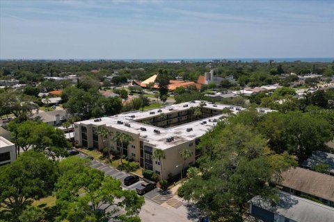 Condo in Largo, Florida, 1 bedroom  № 1812822 - photo 1