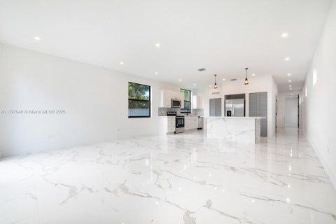 Villa ou maison à vendre à Miami, Floride: 4 chambres, 240.99 m2 № 1738294 - photo 8