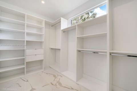 Villa ou maison à vendre à Miami, Floride: 4 chambres, 240.99 m2 № 1738294 - photo 13