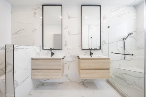 Villa ou maison à vendre à Miami, Floride: 4 chambres, 240.99 m2 № 1738294 - photo 14
