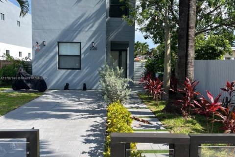 Villa ou maison à vendre à Miami, Floride: 4 chambres, 240.99 m2 № 1738294 - photo 3