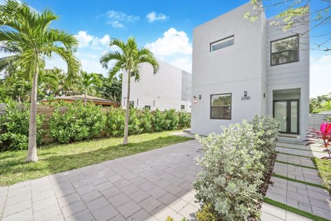 Villa ou maison à vendre à Miami, Floride: 4 chambres, 240.99 m2 № 1738294 - photo 1