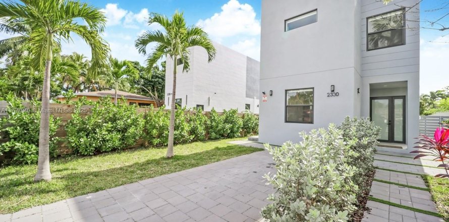 Villa ou maison à Miami, Floride 4 chambres, 240.99 m2 № 1738294