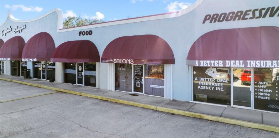 Commercial property in Port St. Lucie, Florida № 2078268