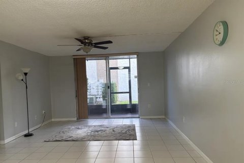 Condo à Brandon, Floride, 1 chambre  № 2315205