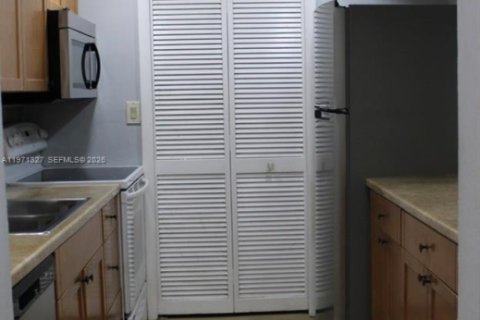 Condominio en alquiler en Weston, Florida, 2 dormitorios, 102.75 m2 № 2032250 - foto 5