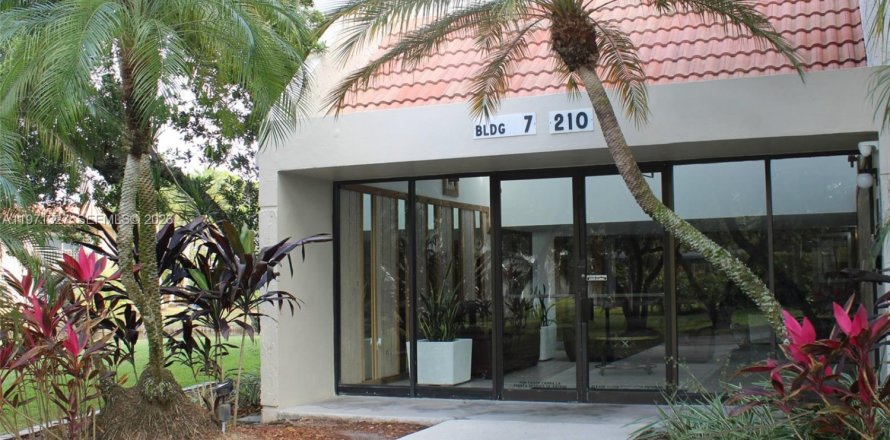 Condominio en Weston, Florida, 2 dormitorios № 2032250