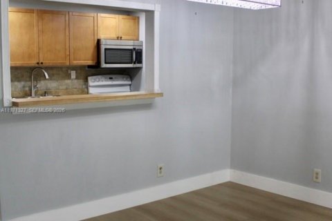 Condominio en alquiler en Weston, Florida, 2 dormitorios, 102.75 m2 № 2032250 - foto 8