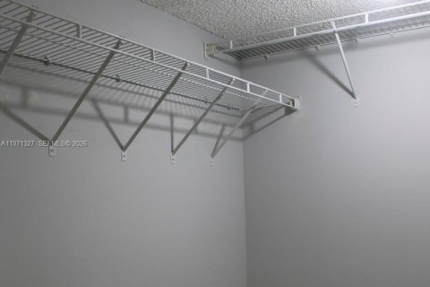 Condominio en alquiler en Weston, Florida, 2 dormitorios, 102.75 m2 № 2032250 - foto 11