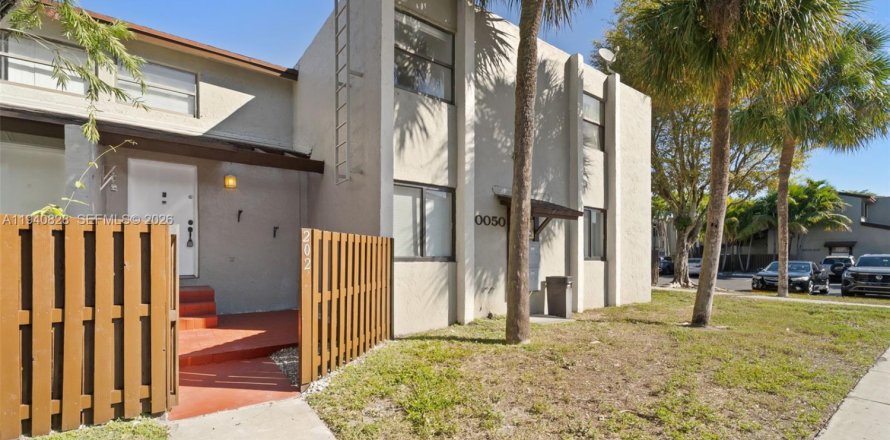 Condo in Miami, Florida, 3 bedrooms № 1998016