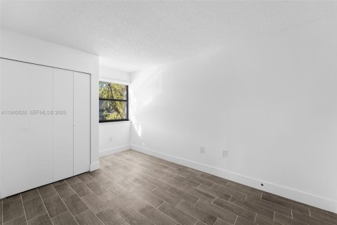 Condo in Miami, Florida, 3 bedrooms № 1998016 - photo 10