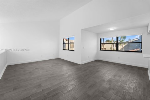Condo in Miami, Florida, 3 bedrooms № 1998016 - photo 5