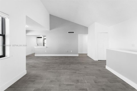 Condo in Miami, Florida, 3 bedrooms № 1998016 - photo 3