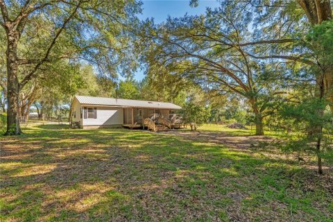 House in Lady Lake, Florida 3 bedrooms, 140.47 sq.m. № 2410075 - photo 21