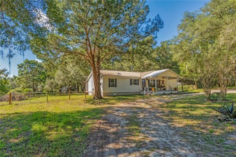 House in Lady Lake, Florida 3 bedrooms, 140.47 sq.m. № 2410075 - photo 3