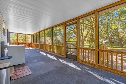 House in Lady Lake, Florida 3 bedrooms, 140.47 sq.m. № 2410075 - photo 19