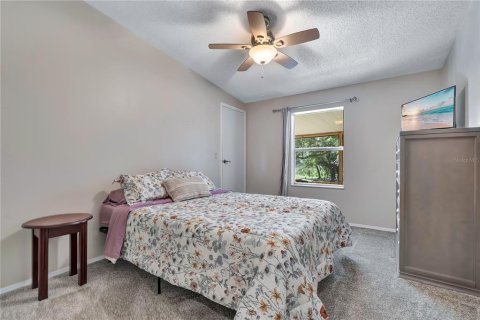 House in Lady Lake, Florida 3 bedrooms, 140.47 sq.m. № 2410075 - photo 16