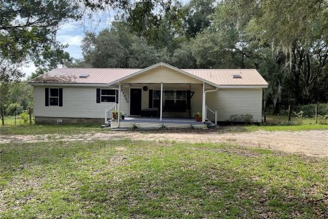 House in Lady Lake, Florida 3 bedrooms, 140.47 sq.m. № 2410075