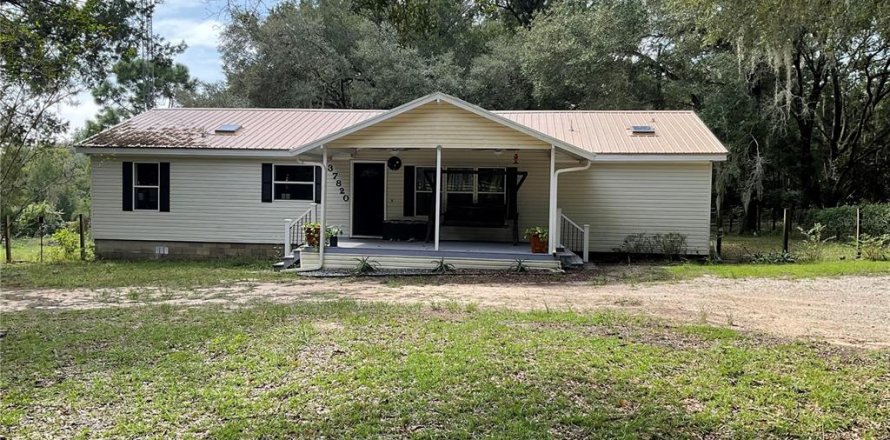 House in Lady Lake, Florida 3 bedrooms, 140.47 sq.m. № 2410075