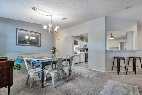 House in Lady Lake, Florida 3 bedrooms, 140.47 sq.m. № 2410075 - photo 8