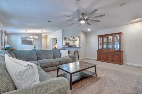 House in Lady Lake, Florida 3 bedrooms, 140.47 sq.m. № 2410075 - photo 5