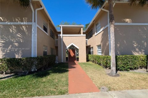 Copropriété à vendre à Coral Springs, Floride: 2 chambres, 71.35 m2 № 1731378 - photo 1
