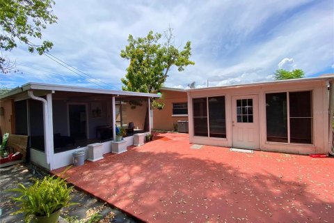 House in Tampa, Florida 3 bedrooms, 144.74 sq.m. № 1771304 - photo 13