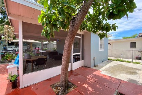 House in Tampa, Florida 3 bedrooms, 144.74 sq.m. № 1771304 - photo 14