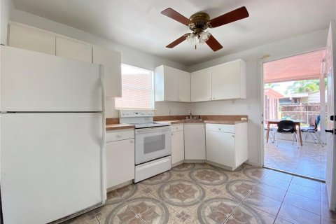 House in Tampa, Florida 3 bedrooms, 144.74 sq.m. № 1771304 - photo 17
