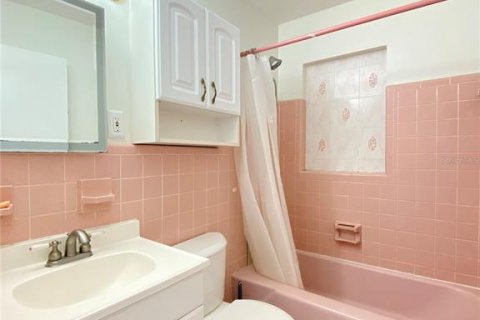 House in Tampa, Florida 3 bedrooms, 144.74 sq.m. № 1771304 - photo 10