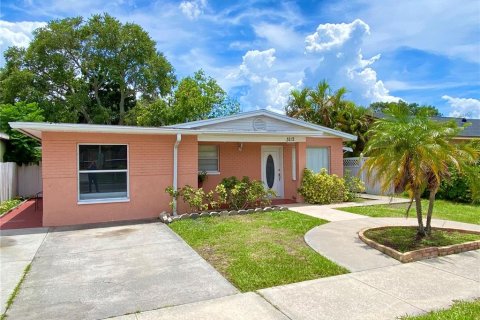 House in Tampa, Florida 3 bedrooms, 144.74 sq.m. № 1771304 - photo 1