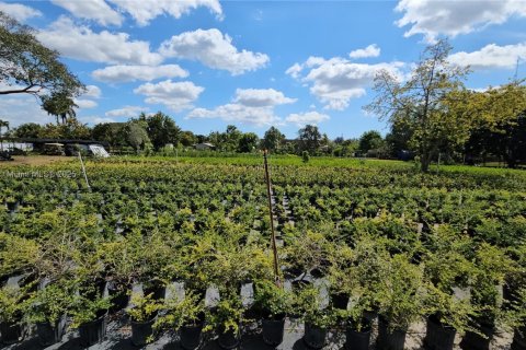 Terreno en venta en Miami, Florida № 1867937 - foto 9