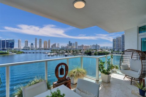 Condo in Aventura, Florida, 3 bedrooms  № 2076770