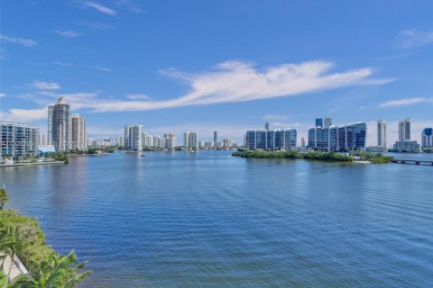 Condo in Aventura, Florida, 3 bedrooms  № 2076770 - photo 25