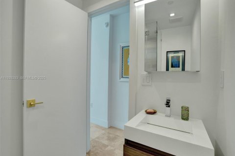 Condo in Aventura, Florida, 3 bedrooms  № 2076770 - photo 24