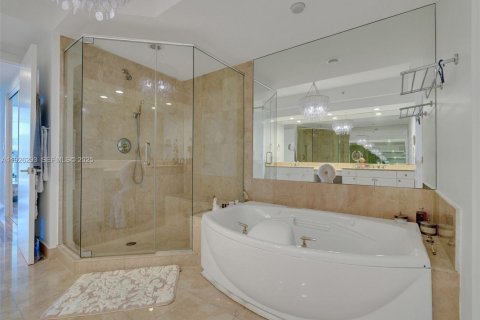 Condo in Aventura, Florida, 3 bedrooms  № 2076770 - photo 19