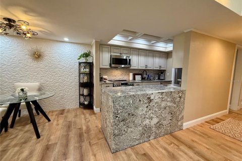 House in Sarasota, Florida 2 bedrooms, 109.35 sq.m. № 2233804 - photo 5