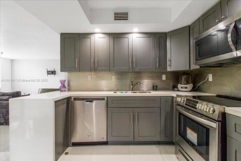 Купить кондоминиум в Майами, Флорида 2 спальни, 116.59м2, № 1874333 - фото 8