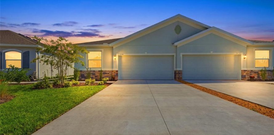 House in Bradenton, Florida 3 bedrooms, 145.39 sq.m. № 2394414