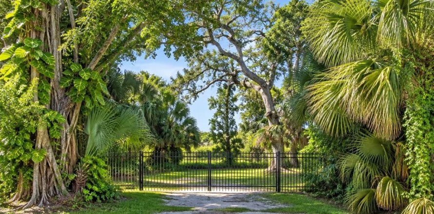 Land in Sarasota, Florida № 2396234