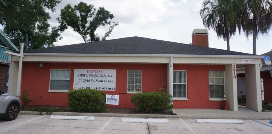 Commercial property in Tampa, Florida 375.33 sq.m. № 2092924
