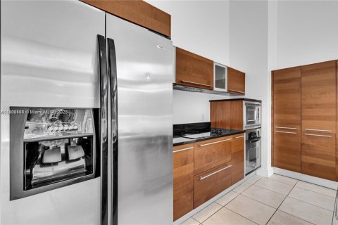 Condominio en alquiler en Miami, Florida, 2 dormitorios, 108.51 m2 № 1748338 - foto 4