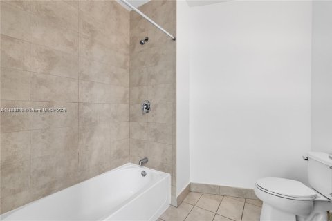 Condominio en alquiler en Miami, Florida, 2 dormitorios, 108.51 m2 № 1748338 - foto 11